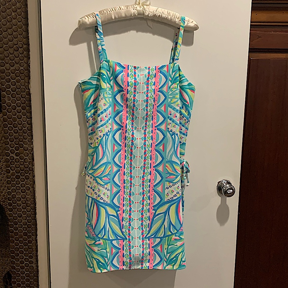 Lilly Pulitzer size 8 skort romper crepe dress falls above the knee/mini